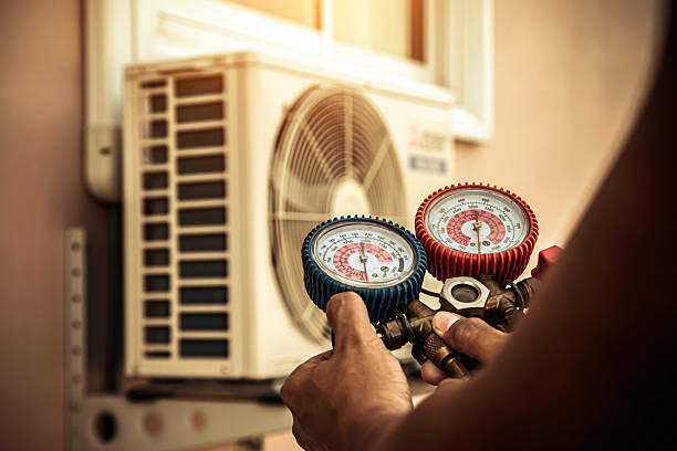 Professional Hvac technician working in Tulare, CA